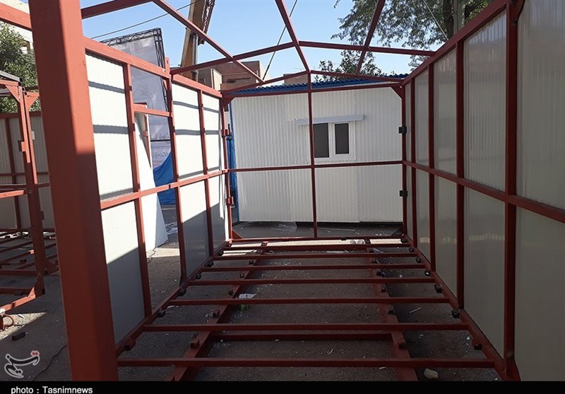  کارگاه ساخت کانکس برای اسکان زلزله‌زدگان غرب کشور در استان کرمانشاه در اهواز