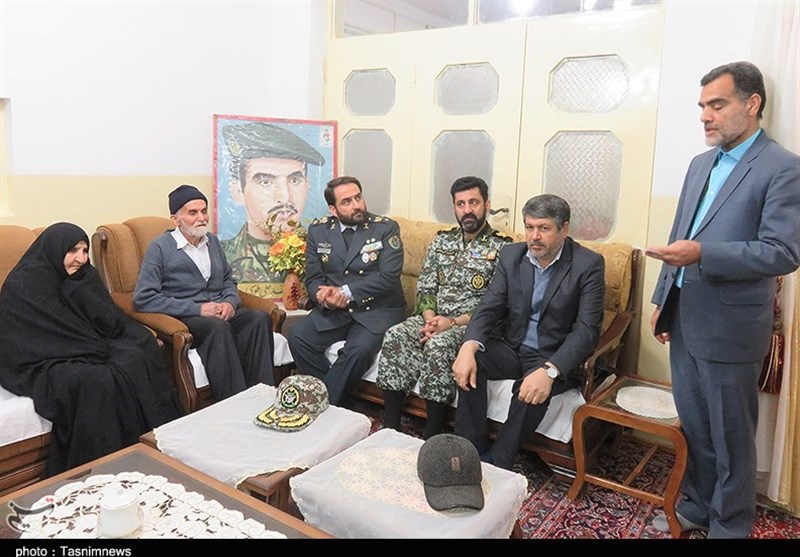 دیدار امیر اسماعیلی با سه خانواده معظم شهید در دامغان