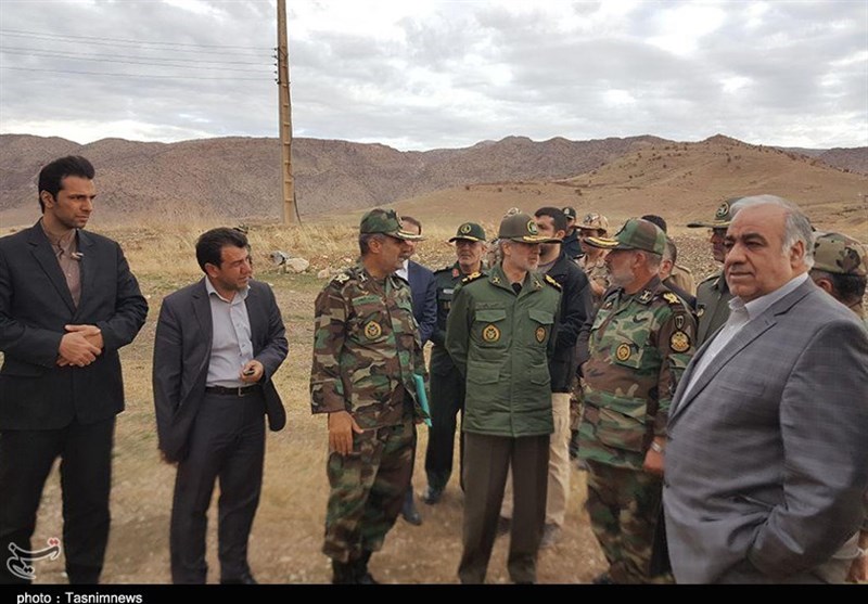 بازدید وزیر دفاع از مناطق زلزله‌زده