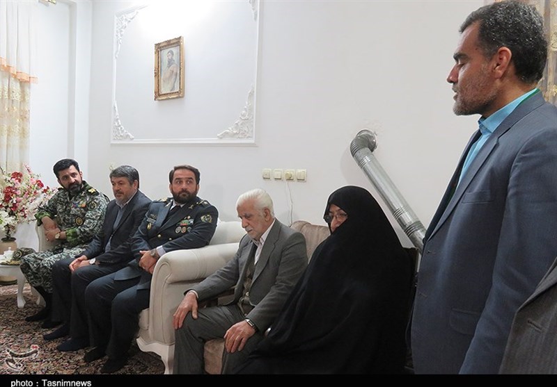 دیدار امیر اسماعیلی با سه خانواده معظم شهید در دامغان