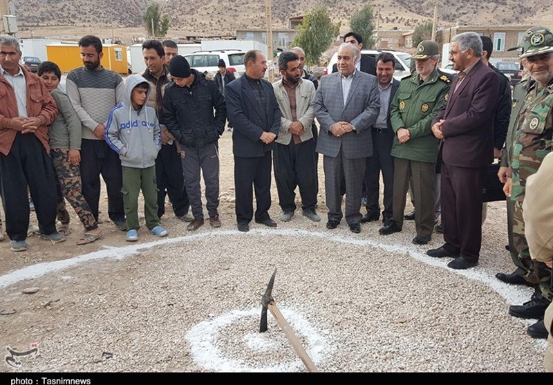 بازدید وزیر دفاع از مناطق زلزله‌زده