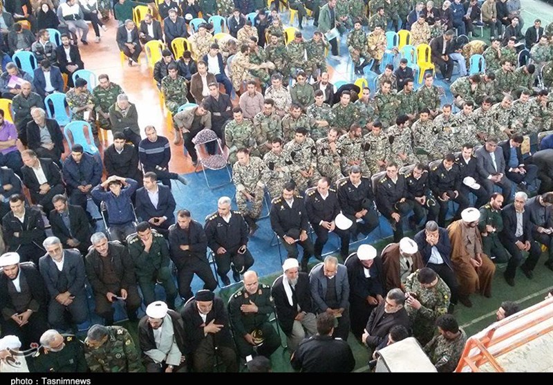 بازدید وزیر دفاع از مناطق زلزله‌زده