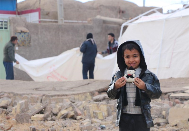 امدادرسانی به مردم زلزله زده کوهبنان توسط نیروهای جمعیت هلال احمر 