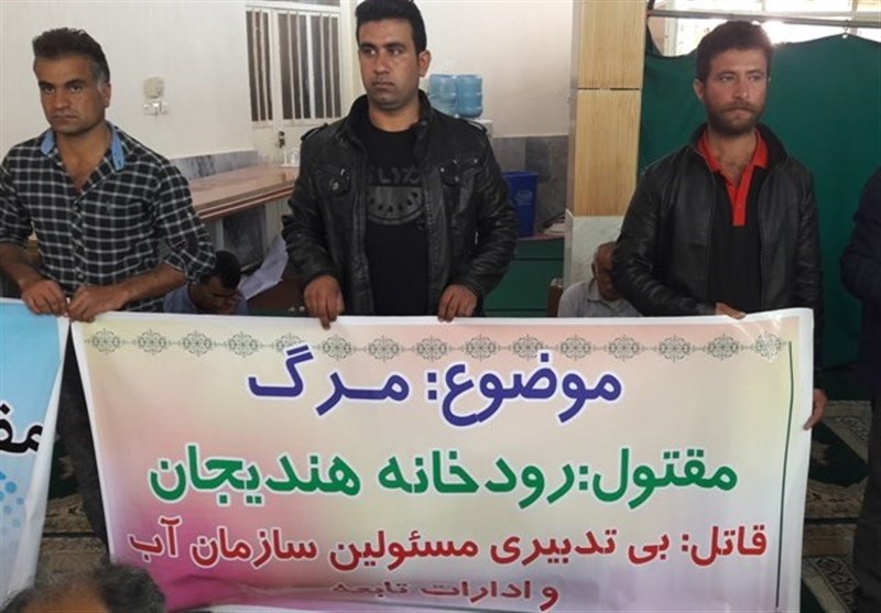 تجمع  اعتراض آمیزکشاورزان هندیجان در نماز جمعه