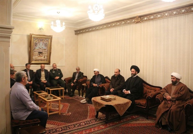 دیدار نماینده ولی فقیه در استان و فرمانده سپاه استان و جمعی از رزمندگان و بسیحیان با سردار رحیم نوعی اقدم