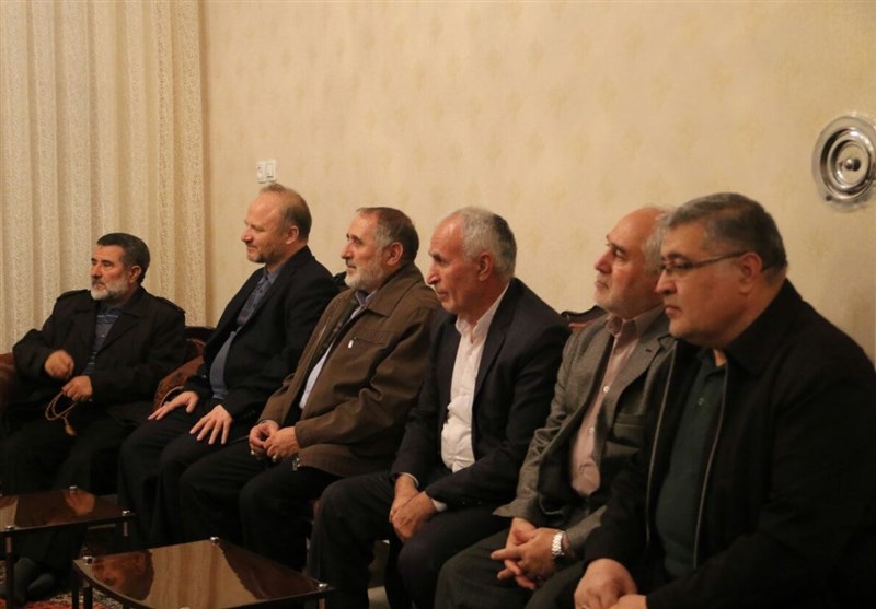 دیدار نماینده ولی فقیه در استان و فرمانده سپاه استان و جمعی از رزمندگان و بسیحیان با سردار رحیم نوعی اقدم