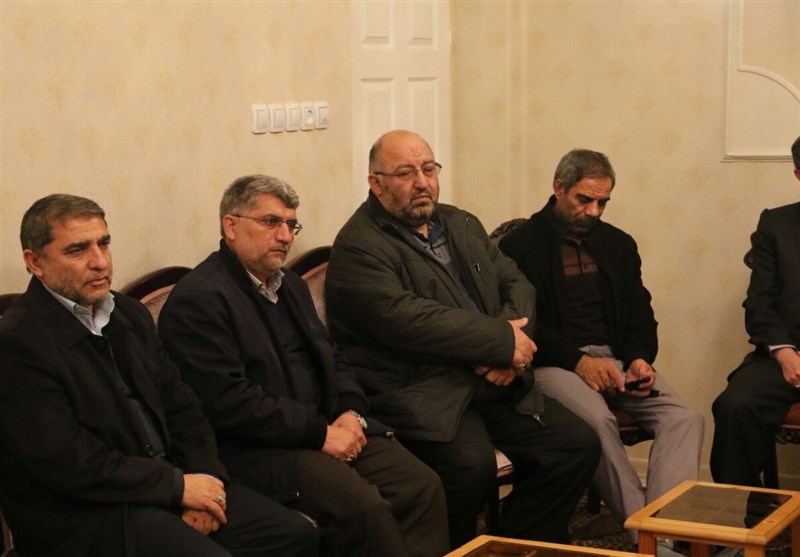 دیدار نماینده ولی فقیه در استان و فرمانده سپاه استان و جمعی از رزمندگان و بسیحیان با سردار رحیم نوعی اقدم