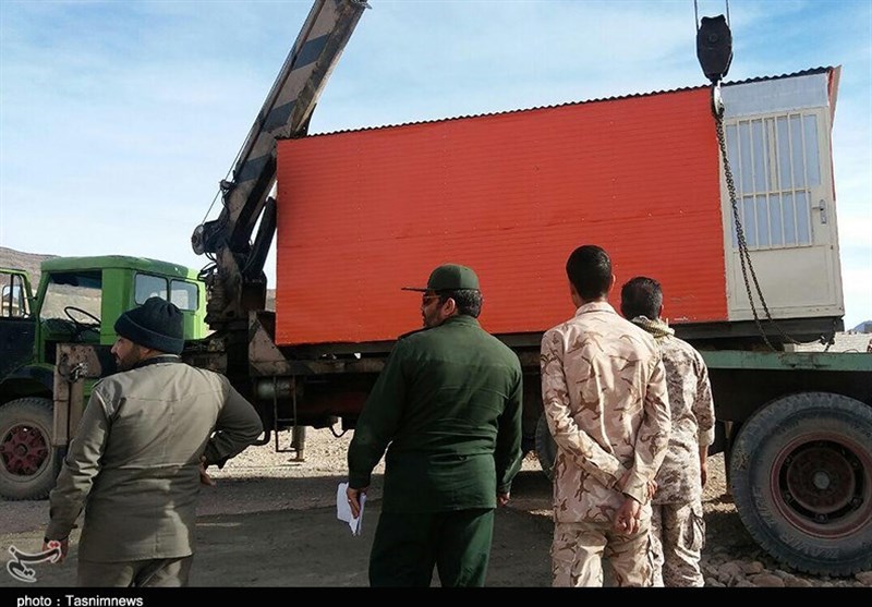  تخلیه کانکس در منطقه زلزله‌زده هجدک