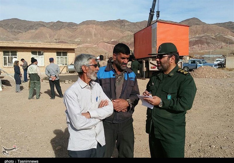  تخلیه کانکس در منطقه زلزله‌زده هجدک