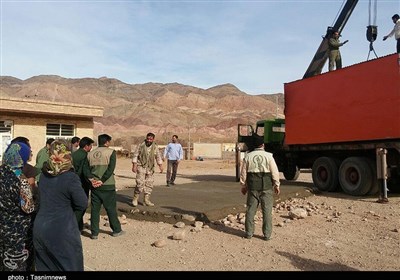  تخلیه کانکس در منطقه زلزله‌زده هجدک