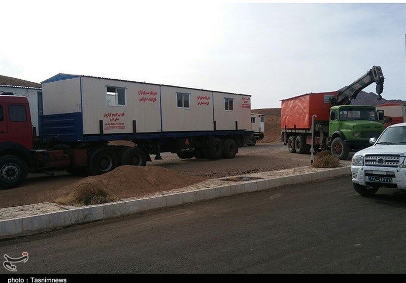  تخلیه کانکس در منطقه زلزله‌زده هجدک