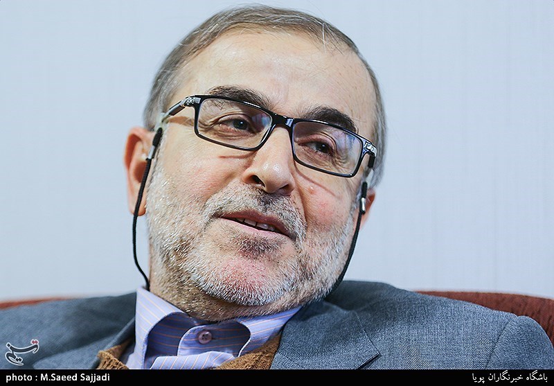 گفت و گو با عابدین مومنی استاد دانشگاه