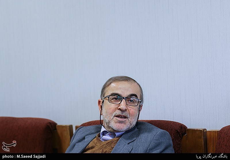 گفت و گو با عابدین مومنی استاد دانشگاه