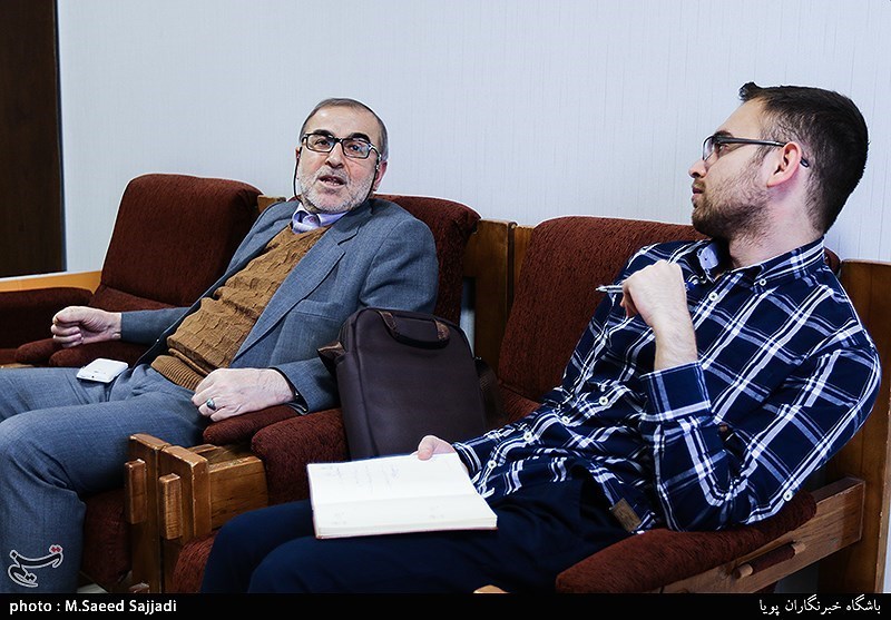 گفت و گو با عابدین مومنی استاد دانشگاه