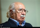 فتح‌الله مجتبایی، پژوهشگر و عضو پیوسته فرهنگستان زبان و ادب فارسی در مراسم رونمایی از کتاب تصحیح مثنوی معنوی