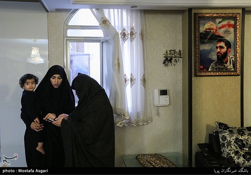 دیدار جامعه قرآنی با خانواده شهید مدافع حرم حسین معز غلامی