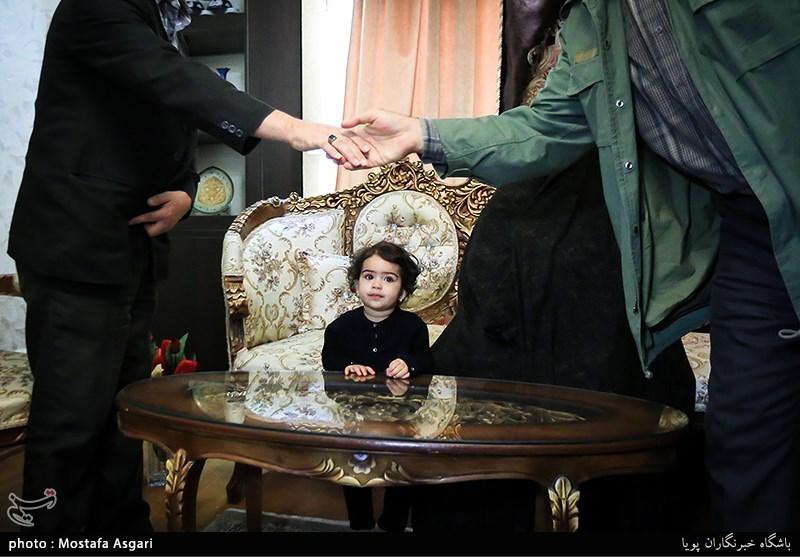 دیدار جامعه قرآنی با خانواده شهید مدافع حرم حسین معز غلامی