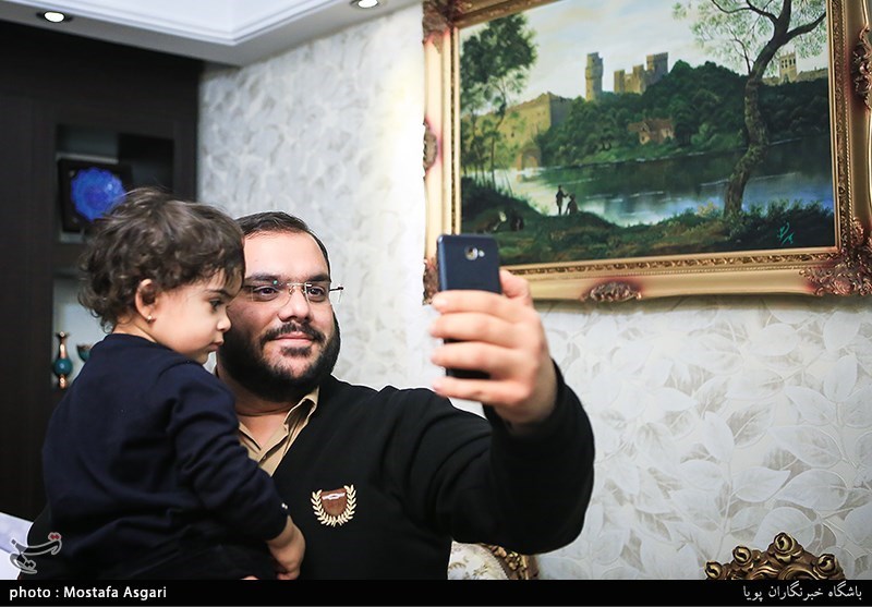 دیدار با خانواده شهید مدافع حرم حسین معز غلامی