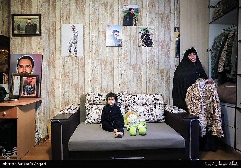 دیدار با خانواده شهید مدافع حرم حسین معز غلامی