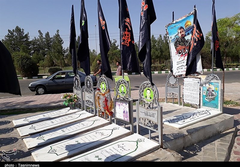 مزار شهید احمد مکیان از شهدای مدافع حرم آبادان