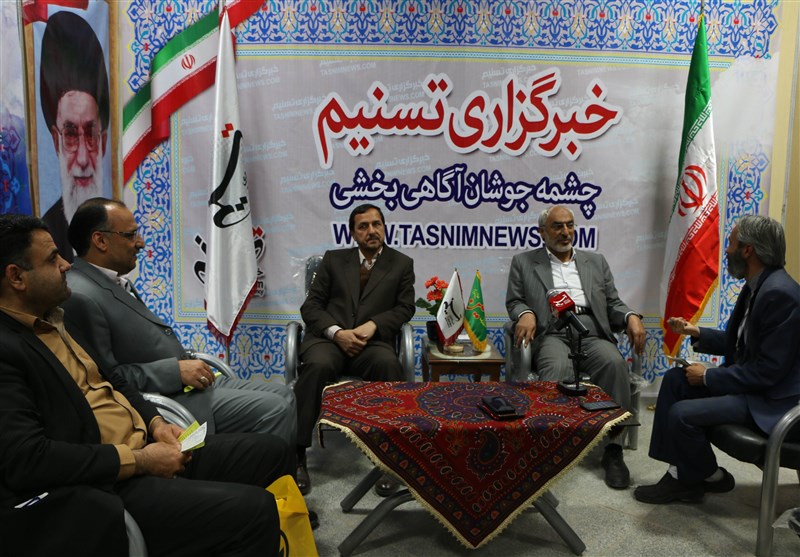 بازدید محمد مهدی زاهدی رئیس کمیسیون آموزش مجلس شورای اسلامی از غرفه خبرگزاری تسنیم استان کرمان در نمایشگاه کتاب