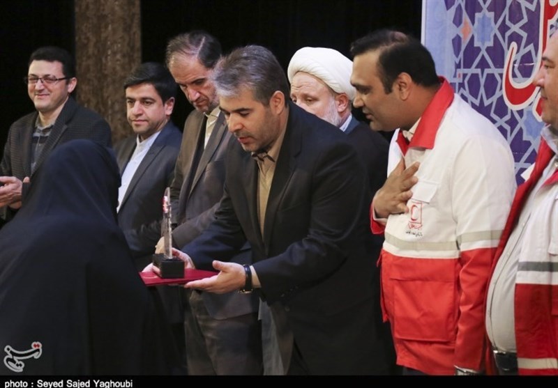 آیین تجلیل از فعالیت های داوطلبانه هلال احمر اردبیل