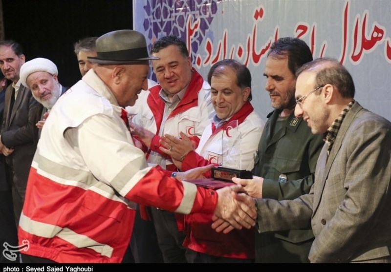 آیین تجلیل از فعالیت های داوطلبانه هلال احمر اردبیل