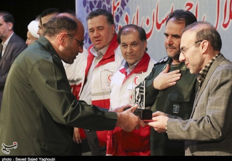 آیین تجلیل از فعالیت های داوطلبانه هلال احمر اردبیل