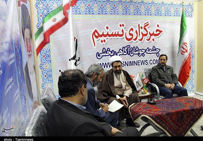 بازدید امام جمعه کرمان از غرفه خبرگزاری تسنیم در نمایشگاه کتاب 
