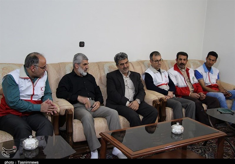 دیدار هلال احمر و پدر شهید احمدی روشن/ اهواز