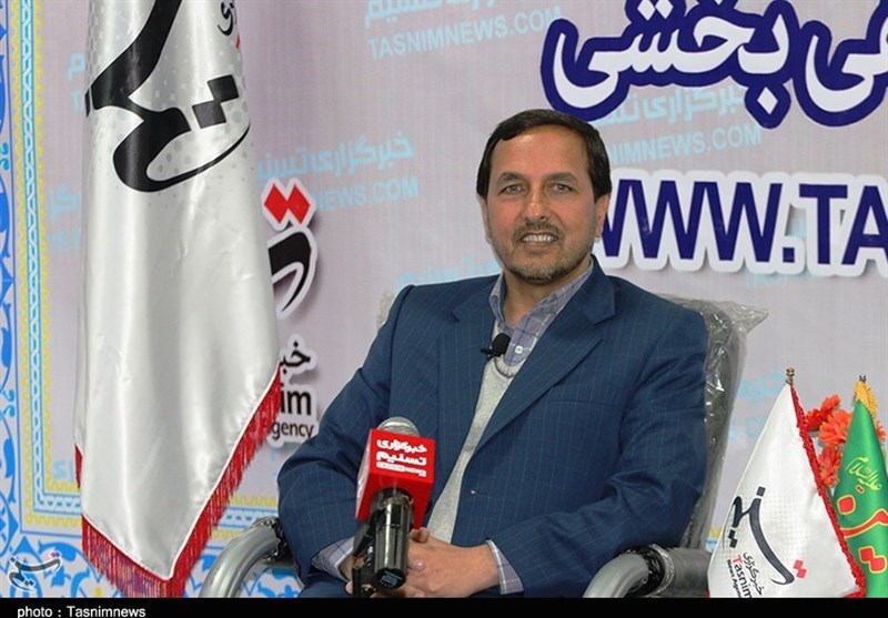 بازدید مدیر کل فرهنگ و ارشاد اسلامی استان کرمان از غرفه خبرگزاری تسنیم در شانزدهمین نمایشگاه کتاب کرمان