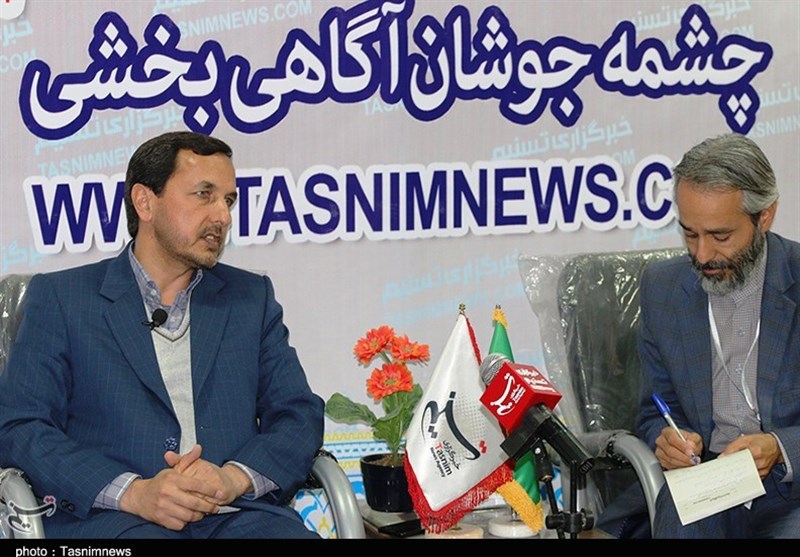 بازدید مدیر کل فرهنگ و ارشاد اسلامی استان کرمان از غرفه خبرگزاری تسنیم در شانزدهمین نمایشگاه کتاب کرمان