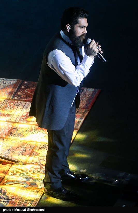 کنسرت علی زندوکیلی در اولین شب سی‌وسومین جشنواره موسیقی فجر