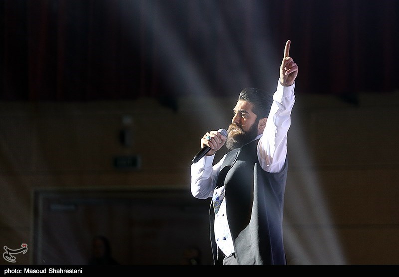 کنسرت علی زندوکیلی در اولین شب سی‌وسومین جشنواره موسیقی فجر