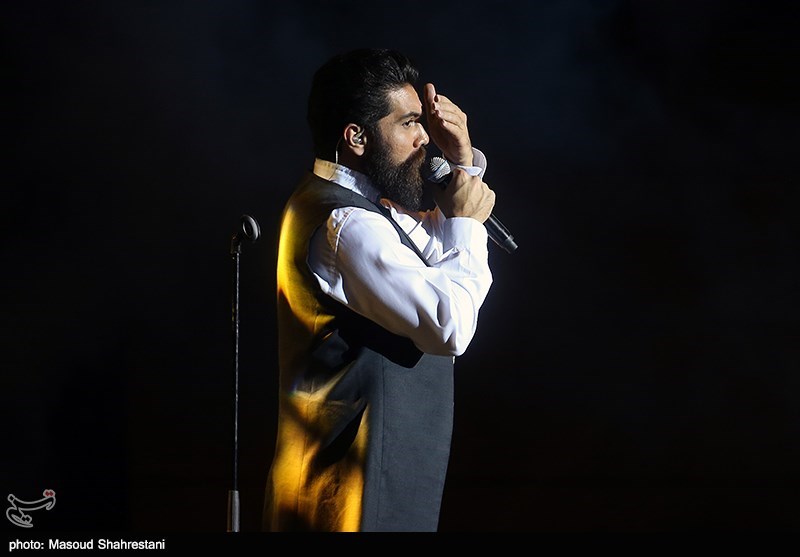 کنسرت علی زندوکیلی در اولین شب سی‌وسومین جشنواره موسیقی فجر