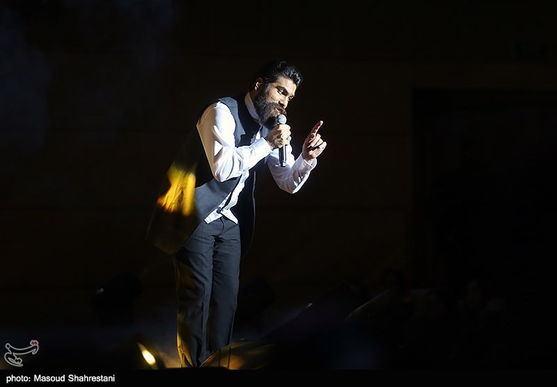 کنسرت علی زندوکیلی در اولین شب سی‌وسومین جشنواره موسیقی فجر