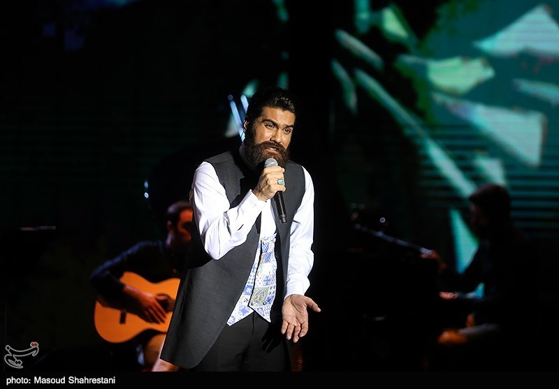 کنسرت علی زندوکیلی در اولین شب سی‌وسومین جشنواره موسیقی فجر