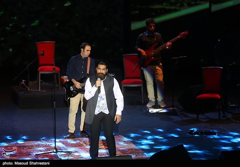 کنسرت علی زندوکیلی در اولین شب سی‌وسومین جشنواره موسیقی فجر