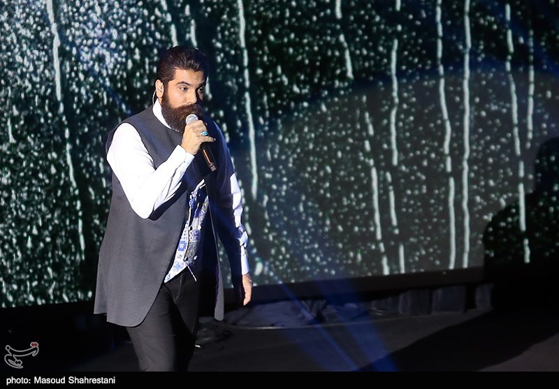 کنسرت علی زندوکیلی در اولین شب سی‌وسومین جشنواره موسیقی فجر