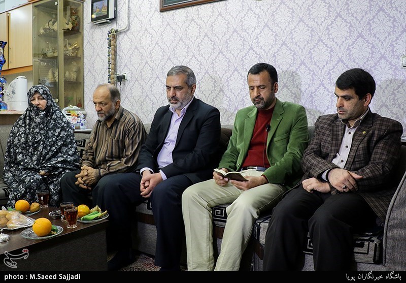 دیدار جامعه قرآنی با خانواده شهید محمدرضا شیخ حسین