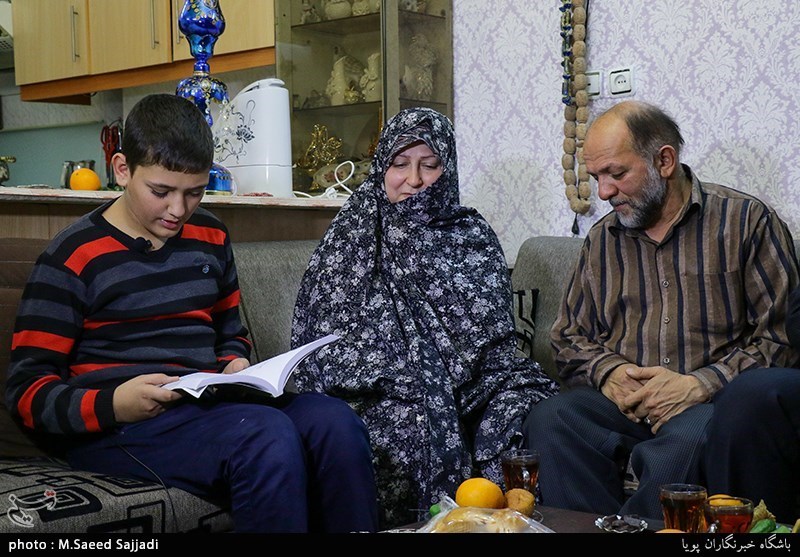 دیدار جامعه قرآنی با خانواده شهید محمدرضا شیخ حسین