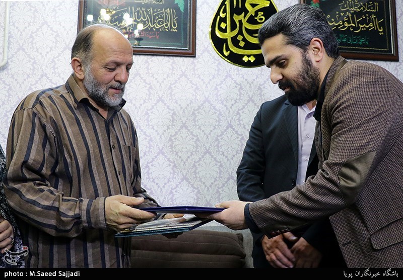 دیدار جامعه قرآنی با خانواده شهید محمدرضا شیخ حسین