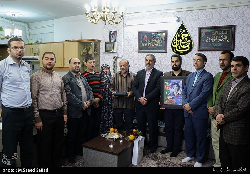 دیدار جامعه قرآنی با خانواده شهید محمدرضا شیخ حسین