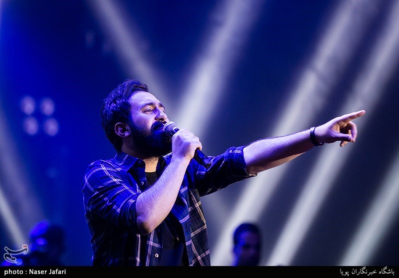 اجرای مهدی یراحی در دومین شب سی‌وسومین جشنواره موسیقی فجر- سالن ایرانیان