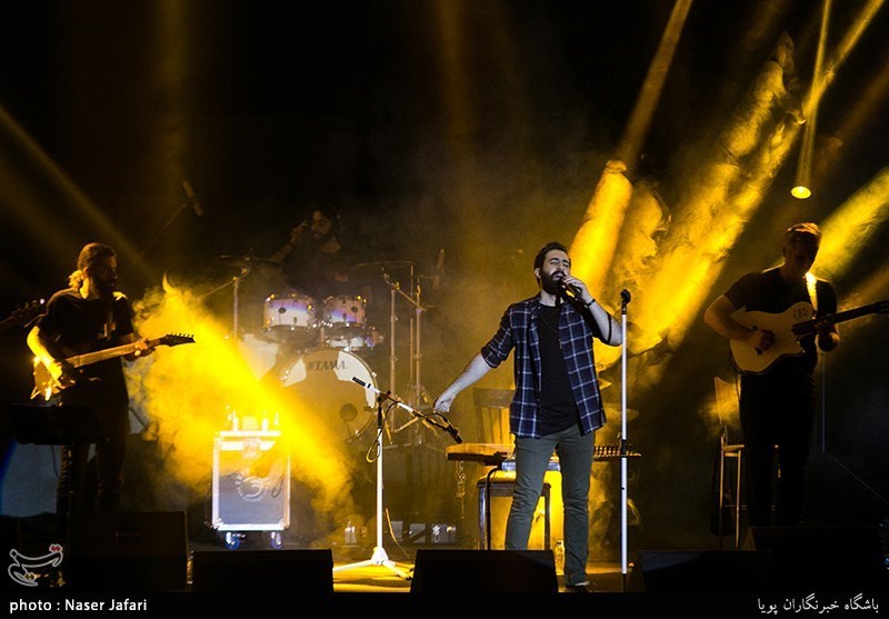 اجرای مهدی یراحی در دومین شب سی‌وسومین جشنواره موسیقی فجر- سالن ایرانیان