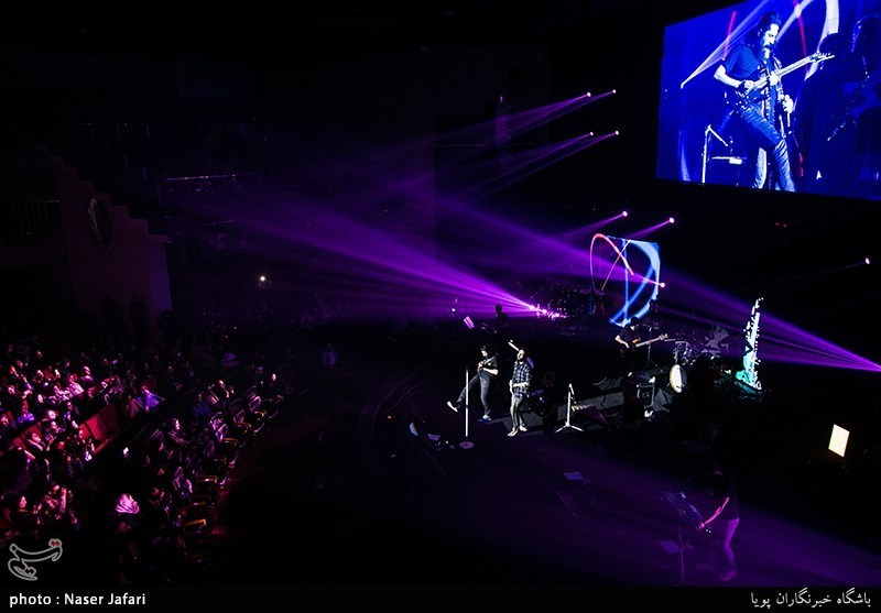 اجرای مهدی یراحی در دومین شب سی‌وسومین جشنواره موسیقی فجر- سالن ایرانیان