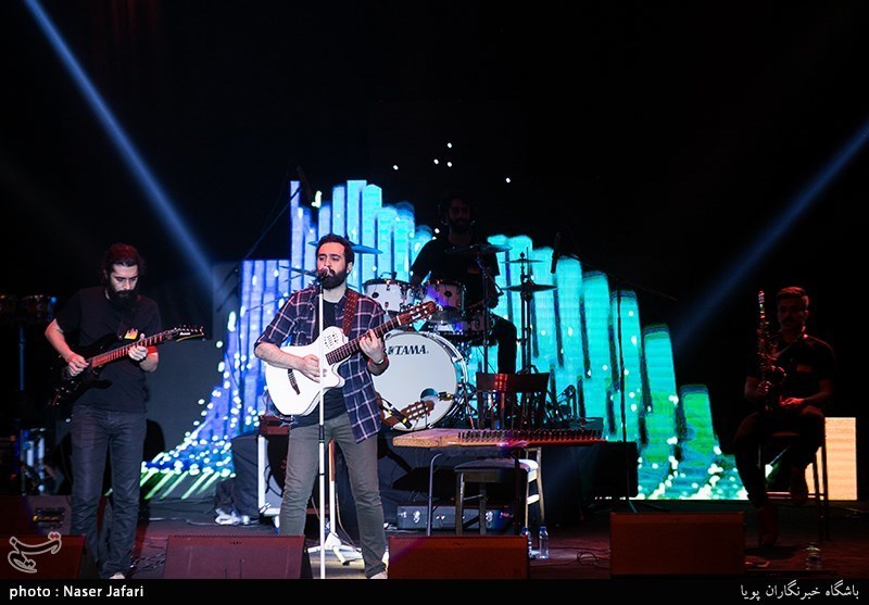 اجرای مهدی یراحی در دومین شب سی‌وسومین جشنواره موسیقی فجر- سالن ایرانیان