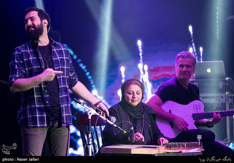 اجرای مهدی یراحی در دومین شب سی‌وسومین جشنواره موسیقی فجر- سالن ایرانیان