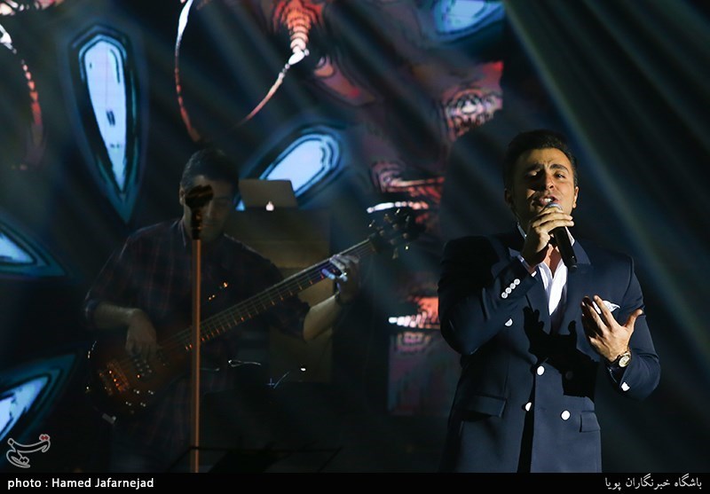 کنسرت موسیقی علیرضا طلیسچی خواننده پاپ در نهمین شب سی و ششمین جشنواره موسیقی فجر