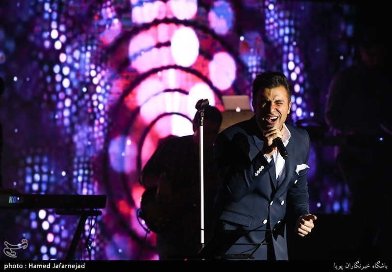 کنسرت موسیقی علیرضا طلیسچی خواننده پاپ در نهمین شب سی و ششمین جشنواره موسیقی فجر